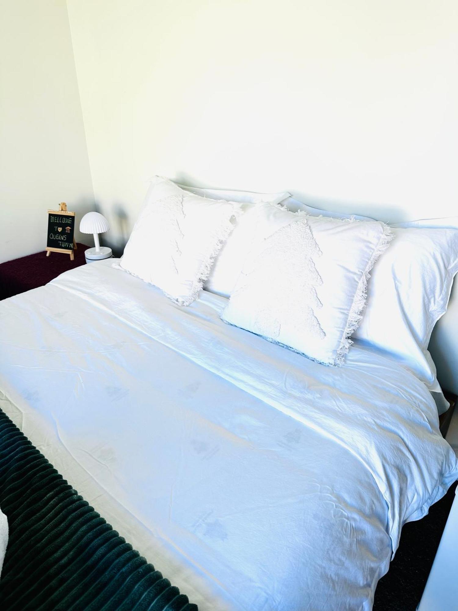 Hanleys Private Room Near Airport แฟรงค์ตัน ภายนอก รูปภาพ